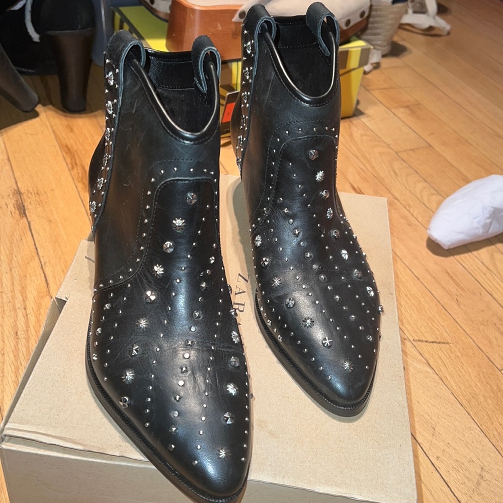 Sam Edelman ankle leather studded pull on cowboy boots size 8